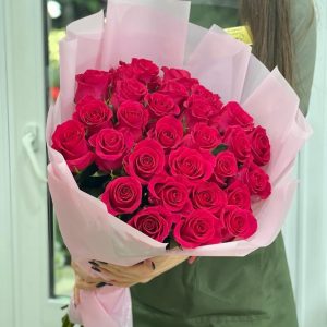 29 роз 70см сорта Готча/Лола в упаковке