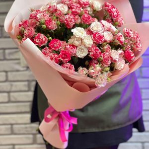 Букет из 15 кустовых роз микс