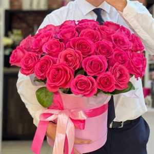 Композиция из 35 розовых роз
