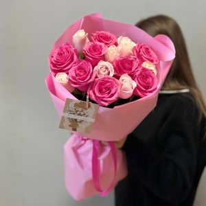 15 роз 50см сортов Пинк Мондиаль и Лола в упаковке