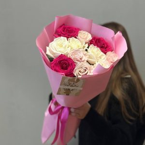 11 роз 60см микс сортов Мондиаль, пинк Мондиаль, Лола в упаковке