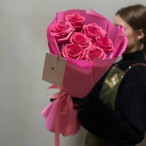7 роз 60см сорта Лола в упаковке