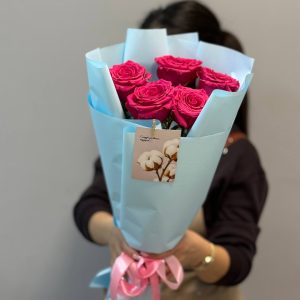 5 роз 50см сорта Фулл Монти в упаковке